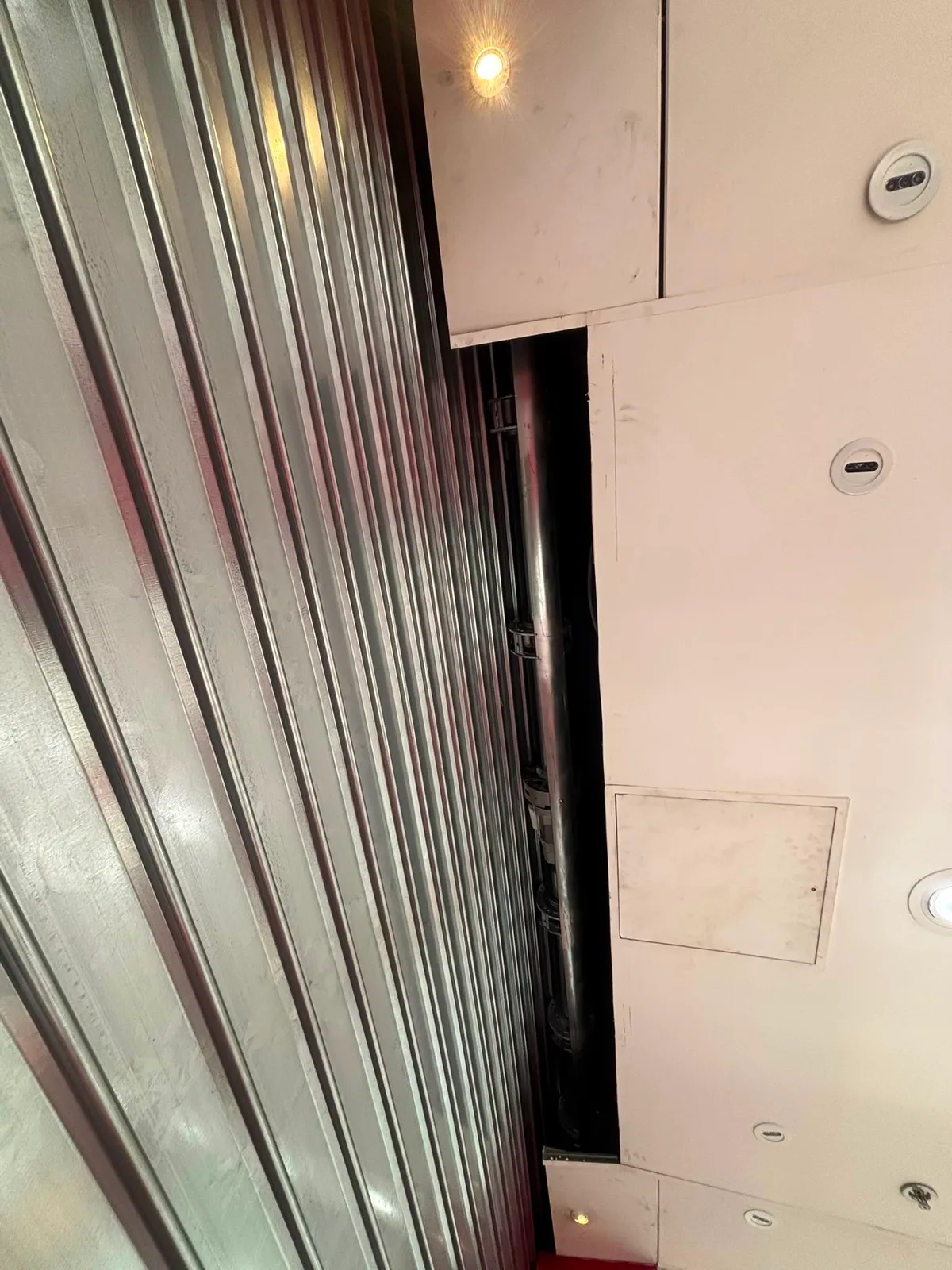 Réparation de rideau métallique à Marseille 16